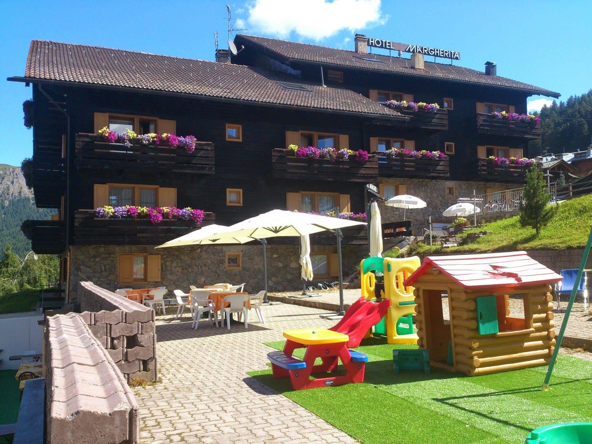Hotel Margherita Livigno Kültér fotó